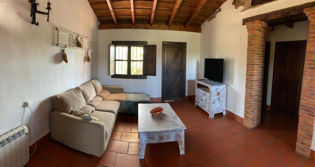 El Pueblo De Leo Hotel Badajoz Kültér fotó
