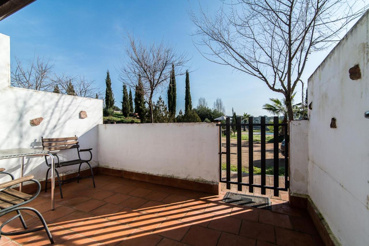 El Pueblo De Leo Hotel Badajoz Kültér fotó