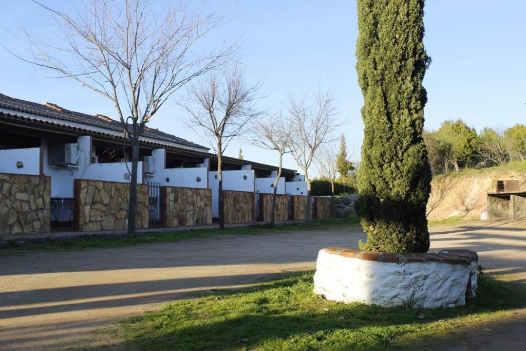 El Pueblo De Leo Hotel Badajoz Kültér fotó